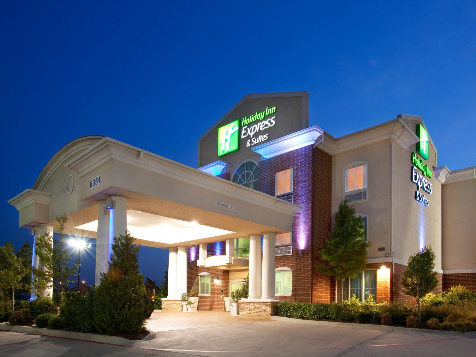 Holiday Inn Express & Suites Fort Worth I-35 Western Center