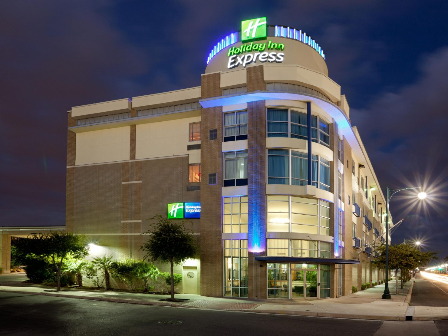 holiday-inn-express-and-suites-san-antonio